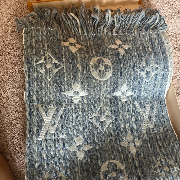 BNWT Louis Vuitton scarf - Picture 2 of 6